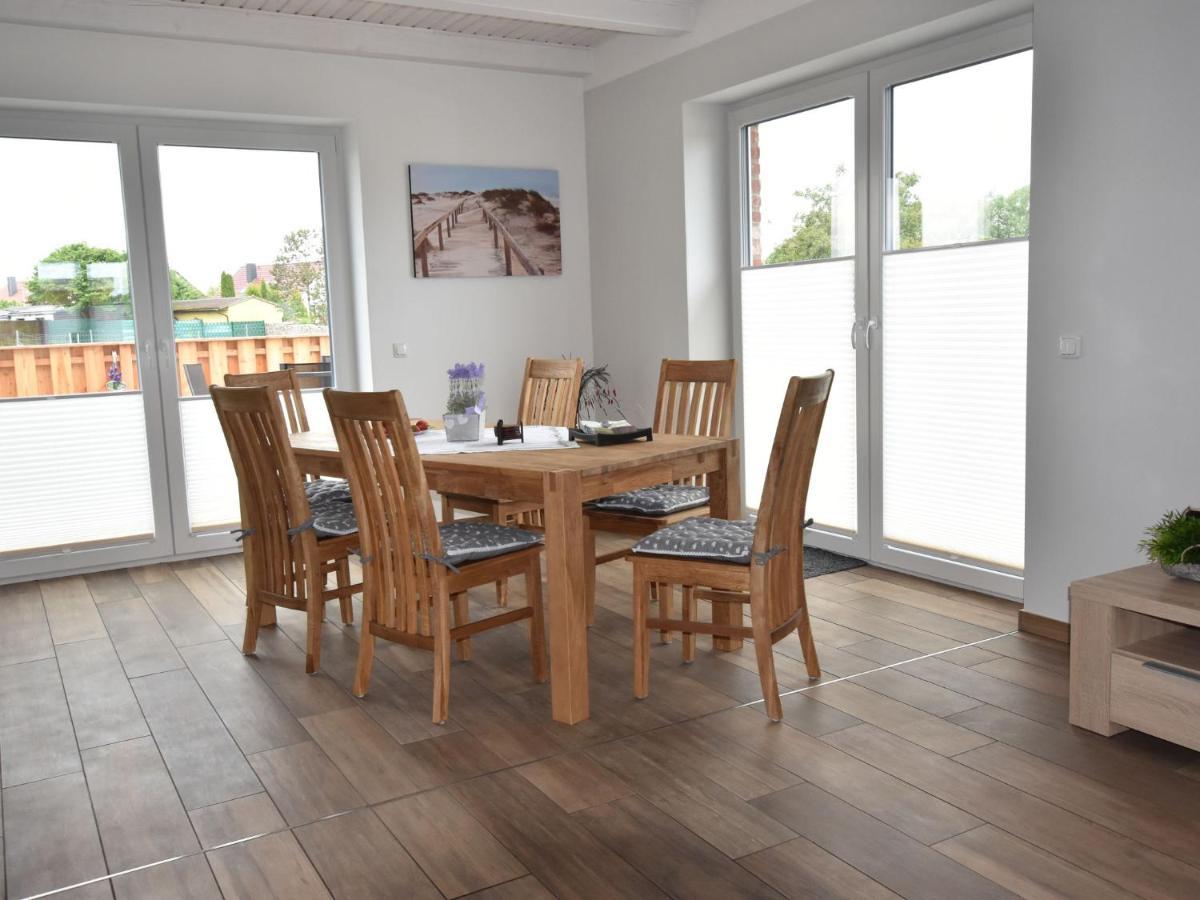 Cozy Holiday Home In Gross Schwansee With Sauna エクステリア 写真